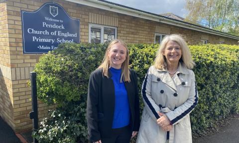 Harriett Baldwin MP (r) and Councillor Jennie Watkins visit Pendock Primary School